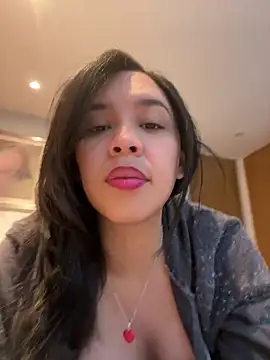 Esmerald 1111 online show from December 1, 12:10 pm