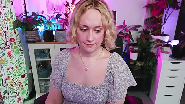 Snapshot of xzoeyryanx chatting on February 8, 5:49 pm xzoeyryanx online show from February 8, 5:49 pm