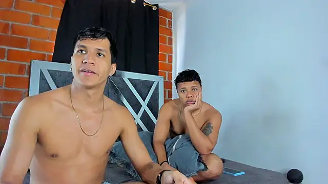 MaelSebasAndRobert1 online show from February 12, 5:52 pm