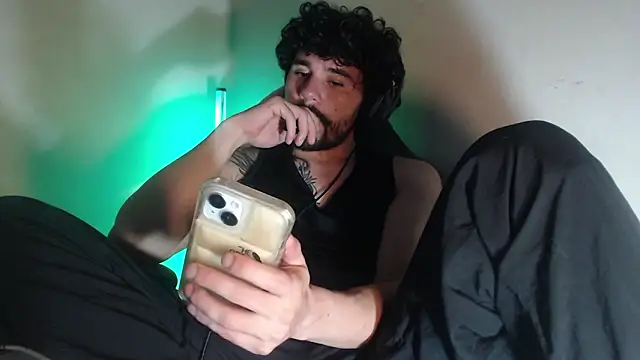 Snapshot of LuciferSantoryu chatting on February 3, 5:16 am LuciferSantoryu online show from February 3, 5:16 am