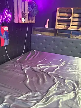 Snapshot of Shy-Ivy chatting on December 2, 11:11 pm Shy-Ivy online show from December 2, 11:11 pm