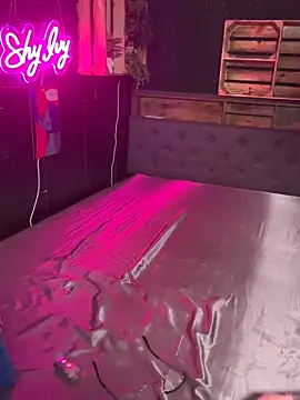 Snapshot of Shy-Ivy chatting on December 14, 10:58 pm Shy-Ivy online show from December 14, 10:58 pm