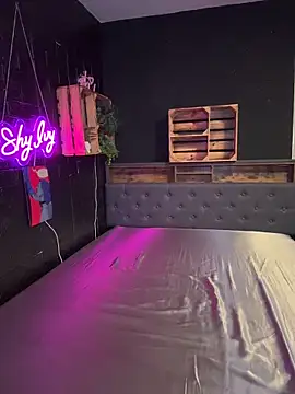 Snapshot of Shy-Ivy chatting on December 16, 10:37 pm Shy-Ivy online show from December 16, 10:37 pm