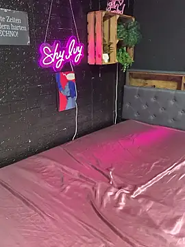 Snapshot of Shy-Ivy chatting on January 14, 11:20 pm Shy-Ivy online show from January 14, 11:20 pm