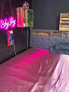 Snapshot of Shy-Ivy chatting on January 18, 10:13 pm Shy-Ivy online show from January 18, 10:13 pm