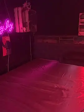 Snapshot of Shy-Ivy chatting on February 1, 10:19 pm Shy-Ivy online show from February 1, 10:19 pm