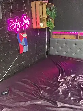 Snapshot of Shy-Ivy chatting on March 7, 10:18 pm Shy-Ivy online show from March 7, 10:18 pm