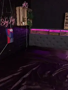 Snapshot of Shy-Ivy chatting on March 8, 9:18 pm Shy-Ivy online show from March 8, 9:18 pm