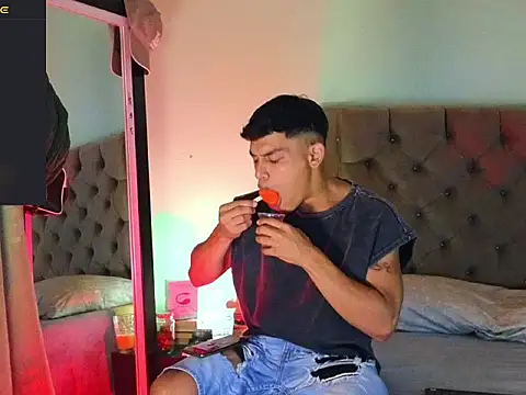 blorelopez online show from December 18, 7:53 pm