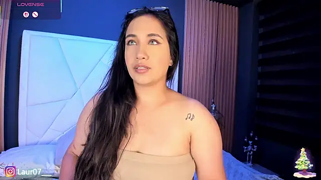 Lauroberts7 online show from December 16, 3:44 am