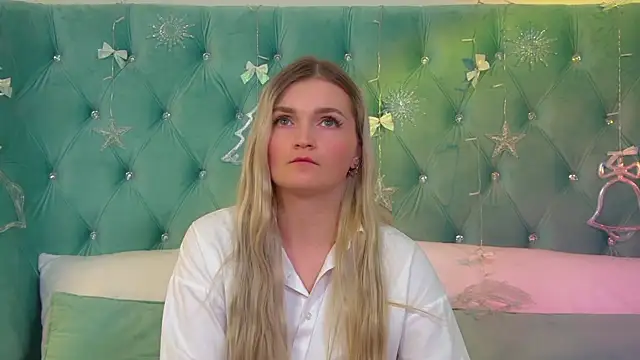 AnnyRaii online show from December 2, 6:30 am