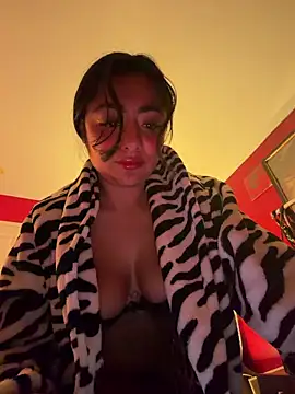 reinaass online show from April 3, 5:27 am