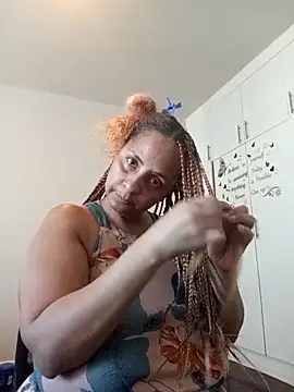 LaReineCleo online show from March 8, 2:10 pm