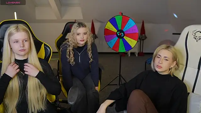 Kara cat online show from December 5, 3:30 pm