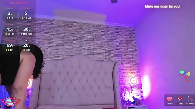 Snapshot of Amanda_Mooree chatting on April 1, 4:02 am Amanda Mooree online show from April 1, 4:02 am