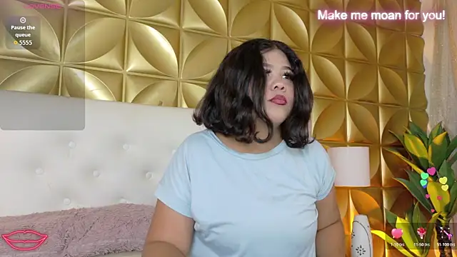 Snapshot of Amanda_Mooree chatting on April 8, 4:01 am Amanda Mooree online show from April 8, 4:01 am