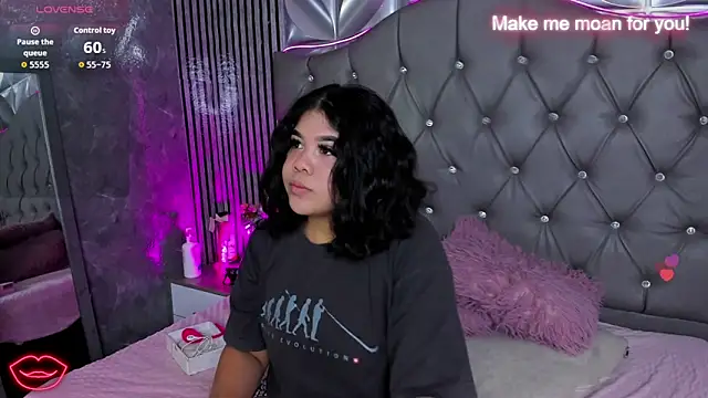Amanda Mooree online show from May 17, 3:37 am