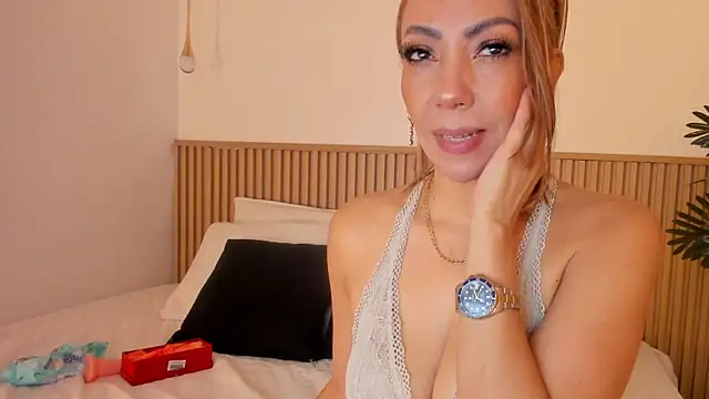 Snapshot of Samantha_Sra_ chatting on May 21, 12:06 am Samantha Sra online show from May 21, 12:06 am