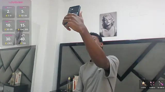 NoahJhonson69 online show from December 4, 6:49 pm