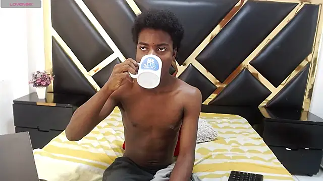 NoahJhonson69 online show from June 20, 12:19 pm