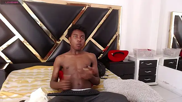 NoahJhonson69 online show from June 30, 11:44 am