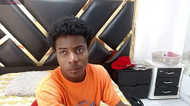 NoahJhonson69 online show from July 4, 11:38 am