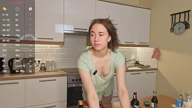 SudieNatera online show from December 19, 6:31 am