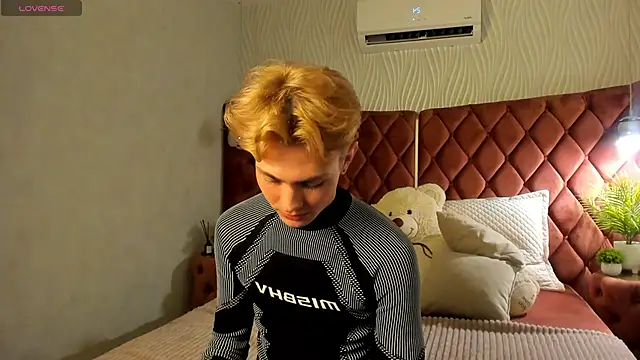 Snapshot of Even_Vrot chatting on December 17, 2:12 pm Even Vrot online show from December 17, 2:12 pm