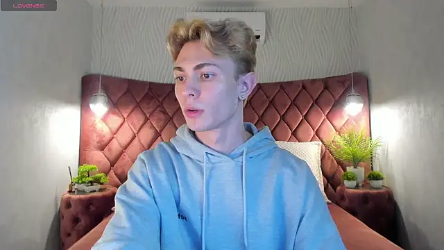 Snapshot of Even_Vrot chatting on December 21, 1:18 pm Even Vrot online show from December 21, 1:18 pm