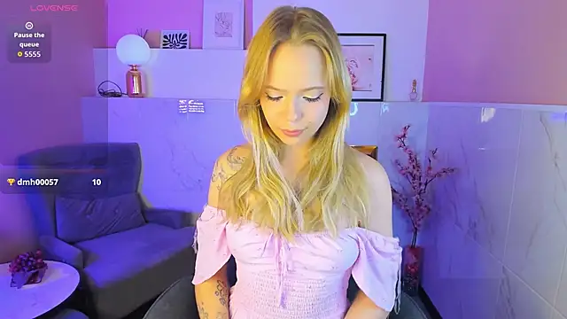 lucy loy online show from November 25, 1:55 pm