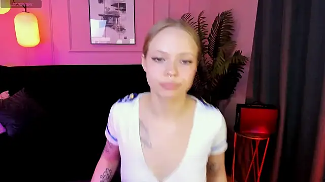 Snapshot of lucy_loy chatting on April 16, 6:58 am lucy loy online show from April 16, 6:58 am