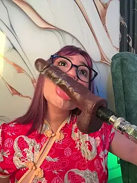 Snapshot of emy_eviee chatting on March 24, 7:19 pm emy eviee online show from March 24, 7:19 pm