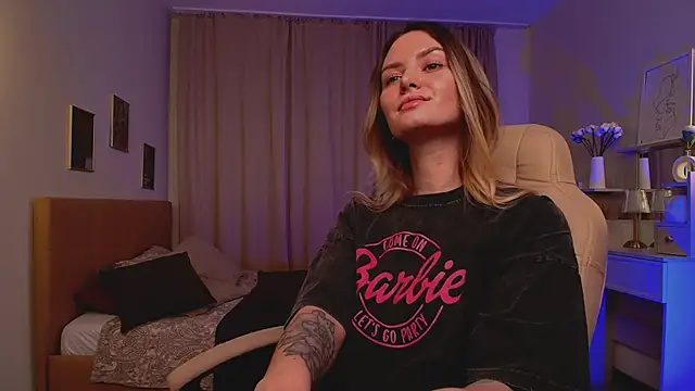 Ursula Andres online show from January 19, 2:37 am