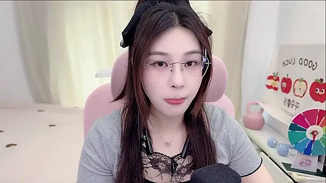 Snapshot of TTtia_ chatting on April 28, 3:33 am TTtia online show from April 28, 3:33 am