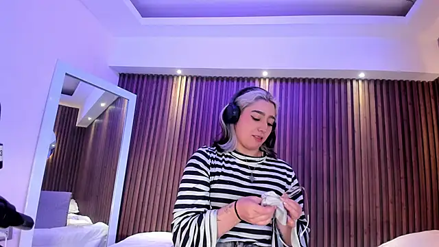 GabyRose9 online show from May 7, 7:30 pm