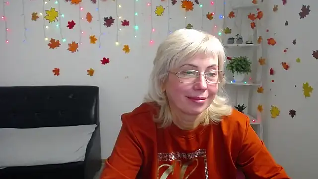 LaurenWishy online show from November 28, 2:31 pm