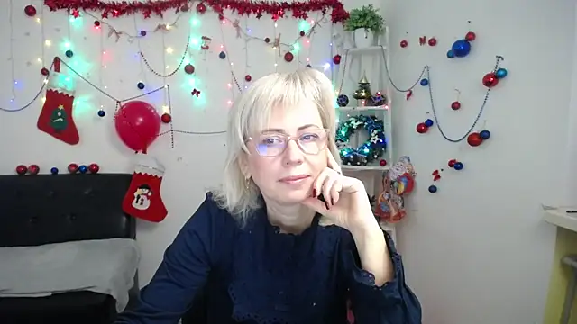 LaurenWishy online show from December 14, 5:57 am