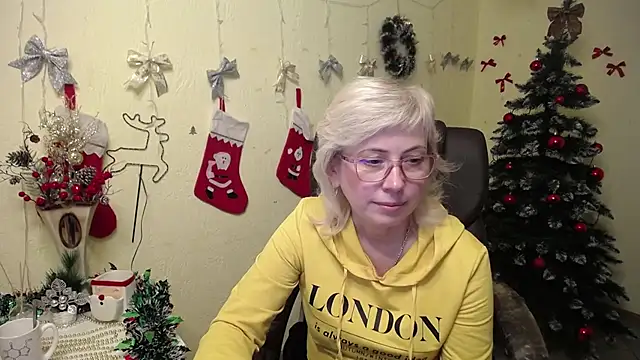 LaurenWishy online show from December 19, 12:01 pm