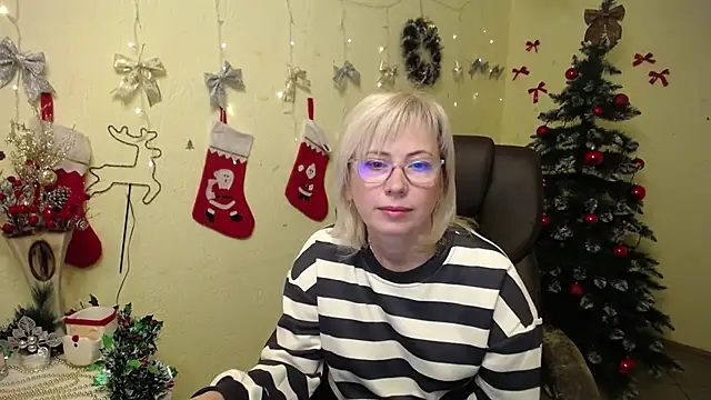 LaurenWishy online show from December 20, 5:58 am