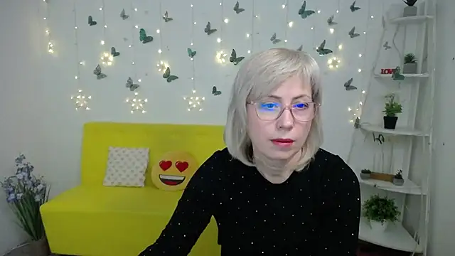 LaurenWishy online show from February 21, 6:09 pm