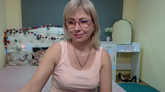 LaurenWishy online show from March 16, 6:28 am