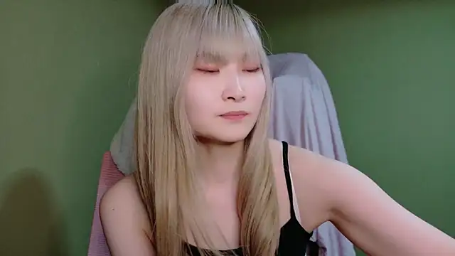 Snapshot of miyu0003 chatting on March 8, 12:31 pm miyu0003 online show from March 8, 12:31 pm