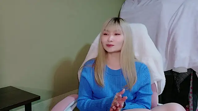 Snapshot of miyu0003 chatting on March 31, 1:33 pm miyu0003 online show from March 31, 1:33 pm