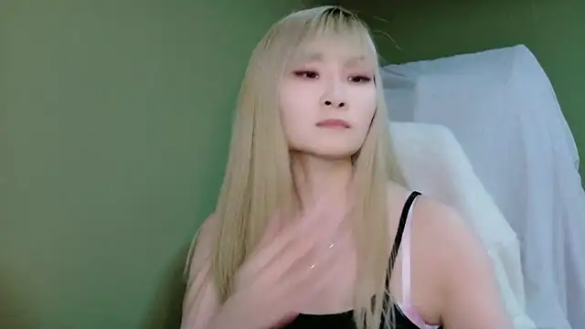 Snapshot of miyu0003 chatting on April 1, 3:31 pm miyu0003 online show from April 1, 3:31 pm