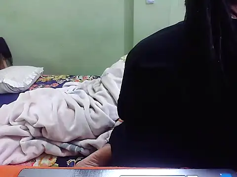 TwinRose2000 online show from December 15, 1:37 pm