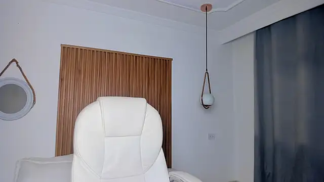 Snapshot of Alaska_deluxe chatting on February 22, 12:01 am Alaska deluxe online show from February 22, 12:01 am