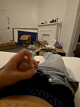 Snapshot of burg2007 chatting on February 22, 1:40 am burg2007 online show from February 22, 1:40 am