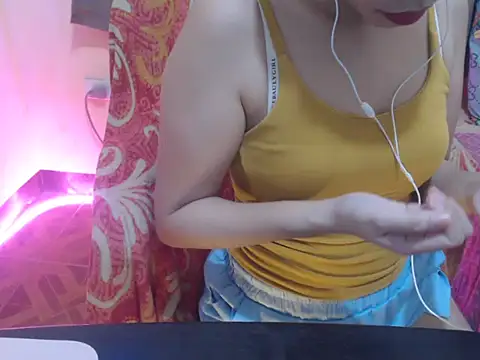 Snapshot of HotAsian_Yazzi69 chatting on March 17, 4:32 pm HotAsian Yazzi69 online show from March 17, 4:32 pm