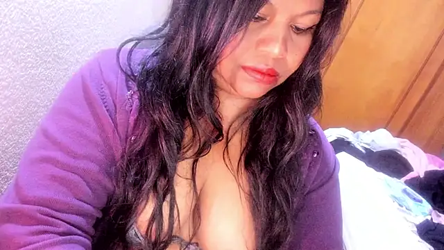ebonycamelia online show from May 10, 4:28 am