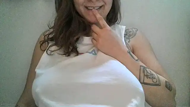 Snapshot of xxxluana chatting on April 9, 6:13 pm xxxluana online show from April 9, 6:13 pm